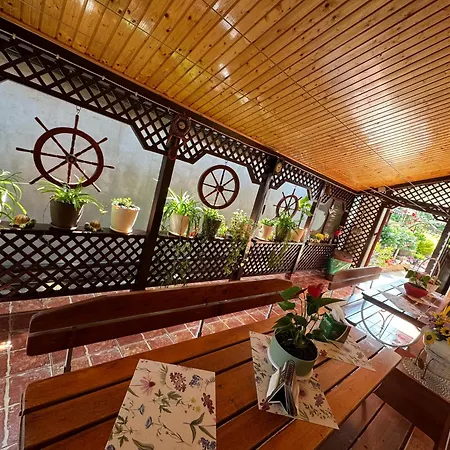 Casa Viselor De Vara * Două Mai